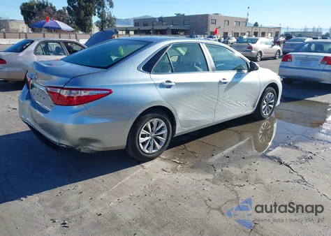 2017 Toyota Camry Le z USA, uszkodzony, nr VIN 4T1BF1FK3HU785054